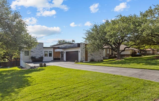 4-bedroom rental at 1527 Silent Hollow in San Antonio, TX — photo 2