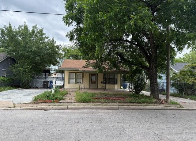 2-bedroom rental at 122 Tipton in San Antonio TX