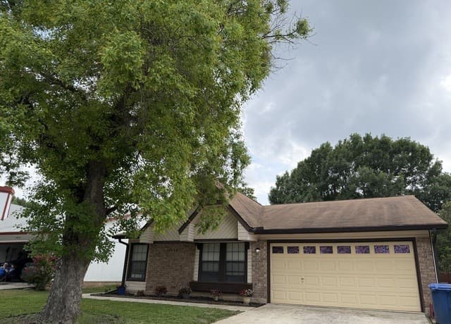3-bedroom rental at 10626 Horn Blvd in San Antonio, TX — photo 1