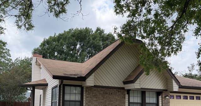 3-bedroom rental at 10626 Horn Blvd in San Antonio, TX — photo 3