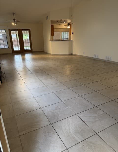3-bedroom rental at 10626 Horn Blvd in San Antonio, TX — photo 4