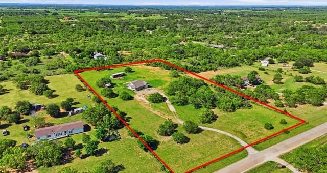 3-bedroom rental at 95 Molly Dr in Lytle, TX — photo 3