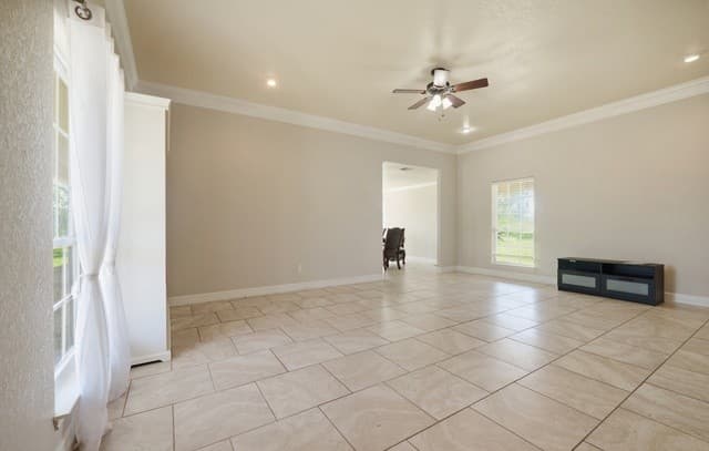3-bedroom rental at 95 Molly Dr in Lytle, TX — photo 4