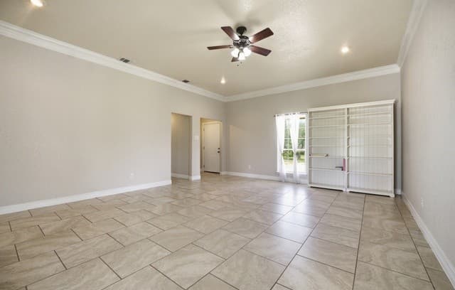 3-bedroom rental at 95 Molly Dr in Lytle, TX — photo 5