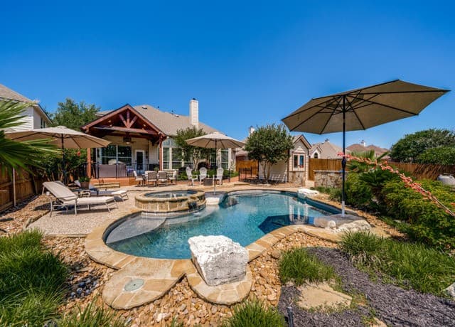 4-bedroom rental at 1836 Lookout Frst in San Antonio, TX — photo 1