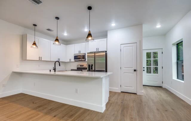 3-bedroom rental at 531 Essex Unit 202 in San Antonio, TX — photo 2