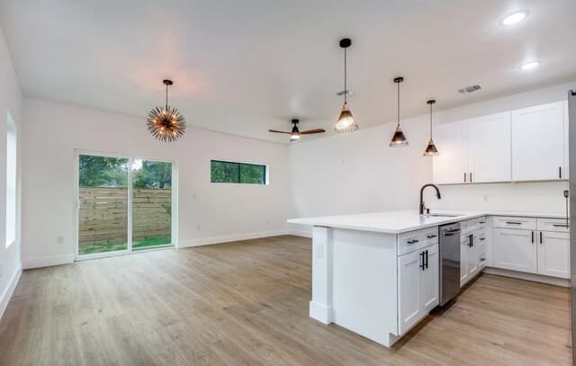 3-bedroom rental at 531 Essex Unit 202 in San Antonio, TX — photo 3