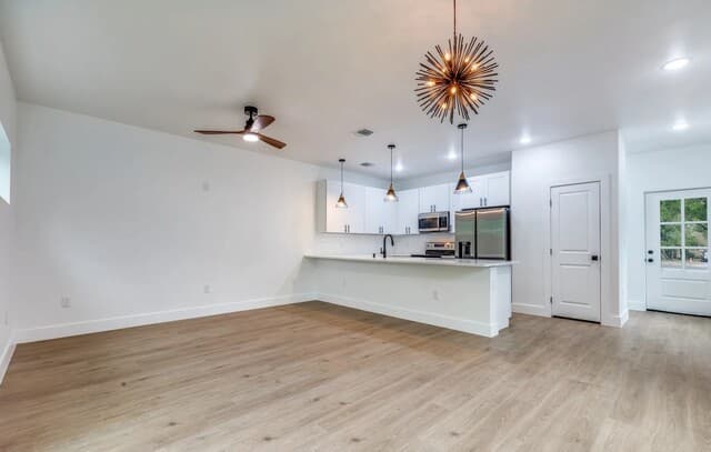 3-bedroom rental at 531 Essex Unit 202 in San Antonio, TX — photo 4