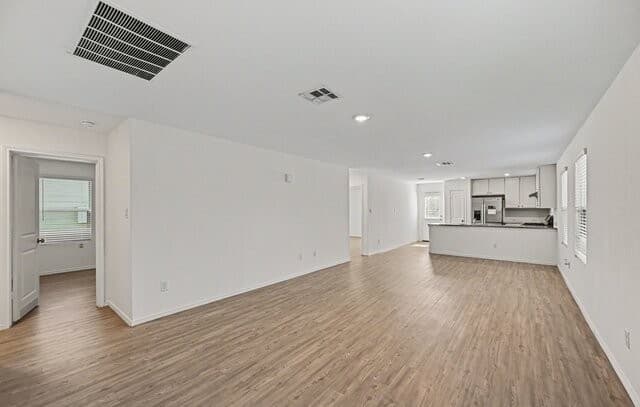 3-bedroom rental at 5430 Daphne Path in San Antonio, TX — photo 2