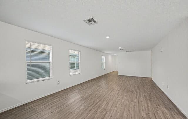 3-bedroom rental at 5430 Daphne Path in San Antonio, TX — photo 3