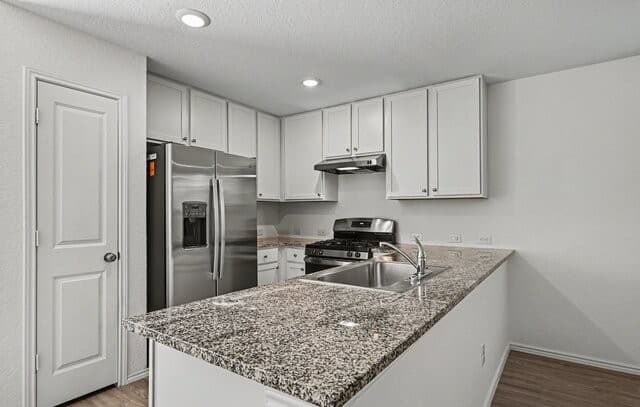 3-bedroom rental at 5430 Daphne Path in San Antonio, TX — photo 4