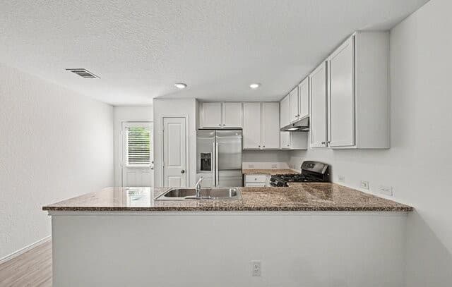 3-bedroom rental at 5430 Daphne Path in San Antonio, TX — photo 5