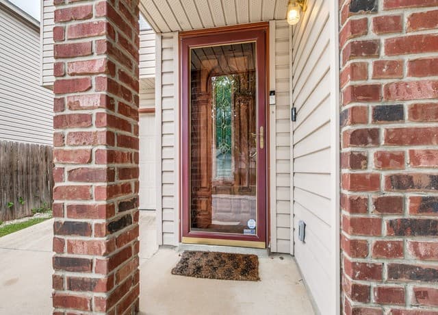 3-bedroom rental at 41 Weathering Crk in San Antonio, TX — photo 2