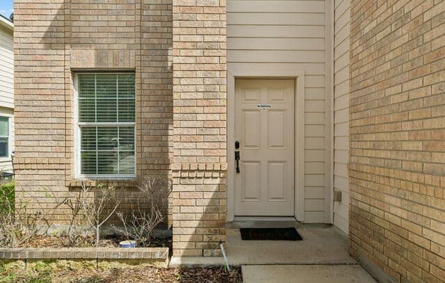 3-bedroom rental at 328 Wagon Wheel Way in Cibolo, TX — photo 5