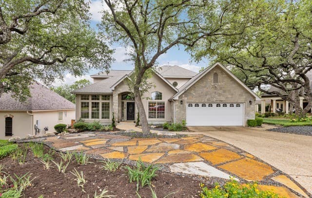 4-bedroom rental at 1718 Fox Tree in San Antonio, TX — photo 2