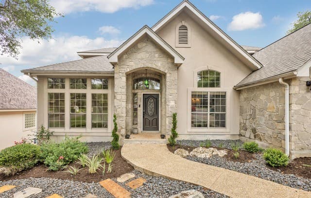 4-bedroom rental at 1718 Fox Tree in San Antonio, TX — photo 4