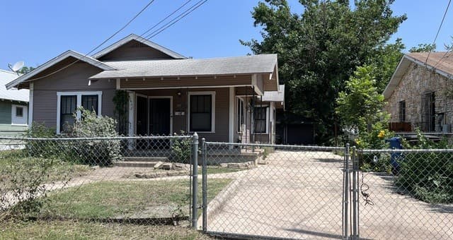 2-bedroom rental at 331 W Harlan Ave in San Antonio, TX — photo 1