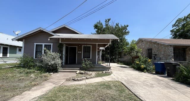 2-bedroom rental at 331 W Harlan Ave in San Antonio, TX — photo 3