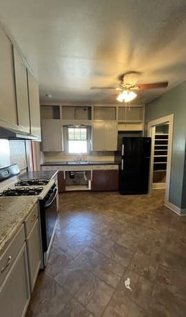 2-bedroom rental at 331 W Harlan Ave in San Antonio, TX — photo 5