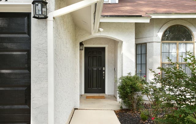 3-bedroom rental at 9854 Spring Harvest in San Antonio, TX — photo 2