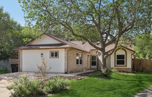 4-bedroom rental at 13802 Laurel Hollow Dr in San Antonio, TX — photo 1