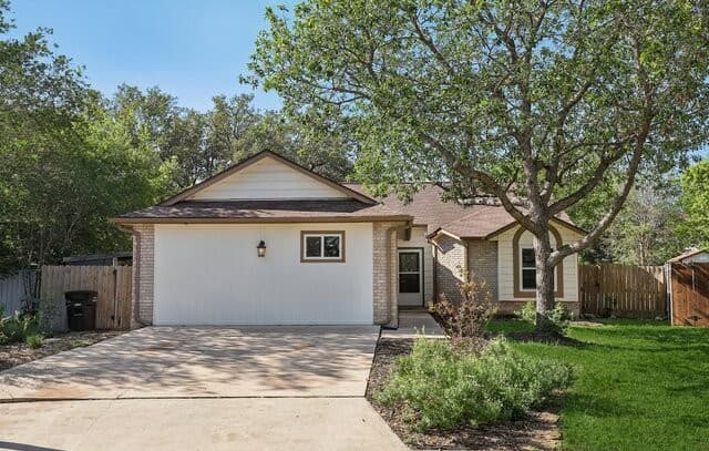 4-bedroom rental at 13802 Laurel Hollow Dr in San Antonio, TX — photo 3