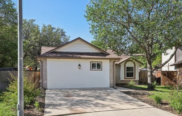 4-bedroom rental at 13802 Laurel Hollow Dr in San Antonio, TX — photo 5