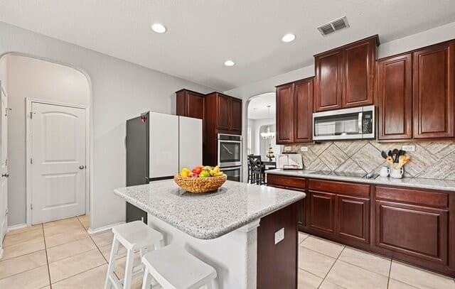 5-bedroom rental at 129 Rocky Path in Boerne, TX — photo 5