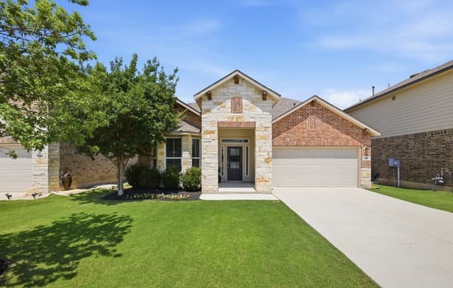 4-bedroom rental at 8602 Knapp Rise in San Antonio, TX — photo 2