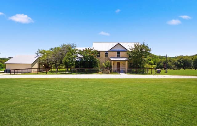 5-bedroom rental at 8 Walnut Grove Rd in Boerne, TX — photo 1
