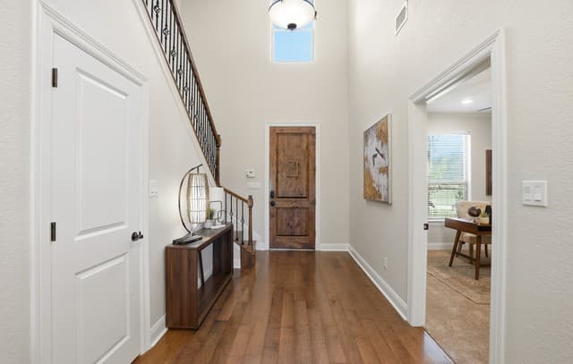5-bedroom rental at 8 Walnut Grove Rd in Boerne, TX — photo 3