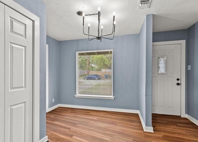 3-bedroom rental at 710 Byrnes Dr in San Antonio, TX — photo 5