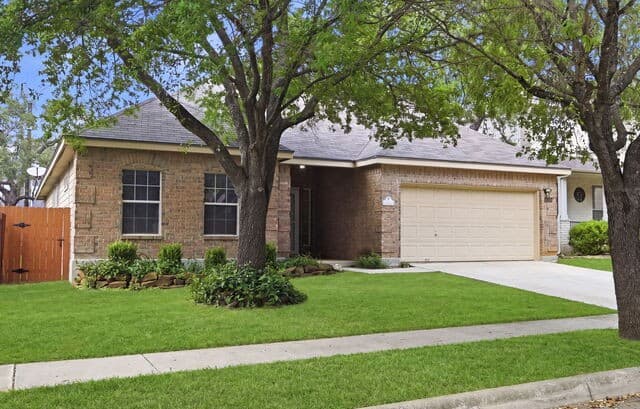 4-bedroom rental at 4627 Rader Pass in San Antonio, TX — photo 2
