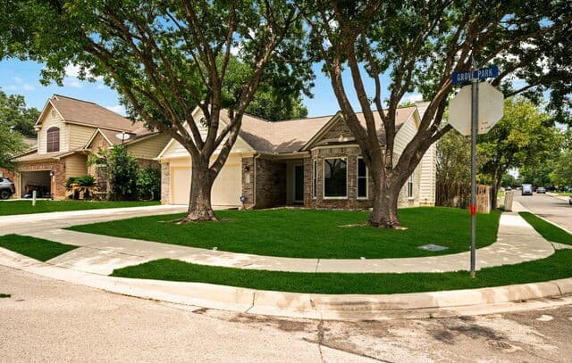 3-bedroom rental at 2532 Grove Park in Schertz, TX — photo 4