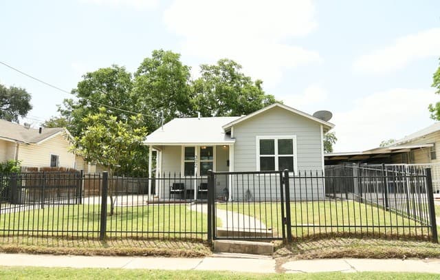 3-bedroom home for sale at 302 Pruitt Ave in San Antonio TX