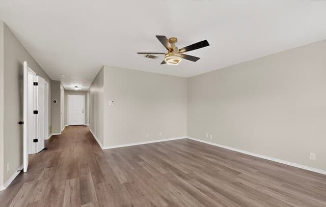 3-bedroom rental at 819 Six Iron in San Antonio, TX — photo 4