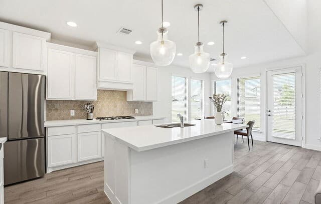 4-bedroom rental at 9903 Heeler Hand in San Antonio, TX — photo 3