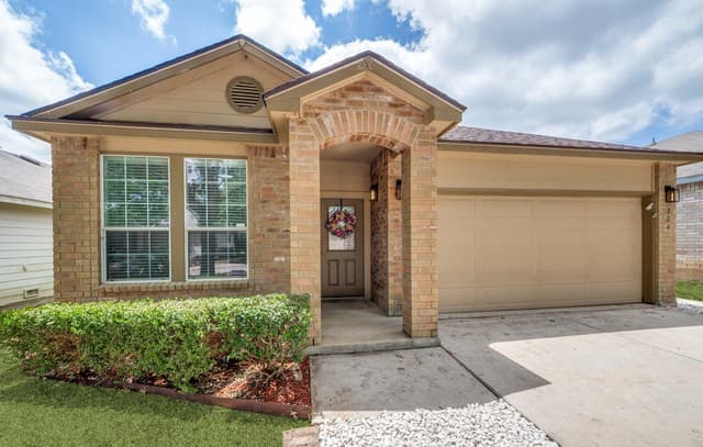 4-bedroom rental at 726 Silverado Way in San Antonio, TX — photo 1