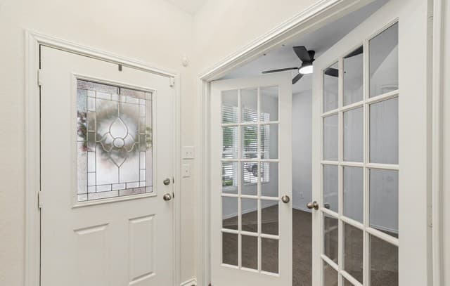 4-bedroom rental at 726 Silverado Way in San Antonio, TX — photo 5
