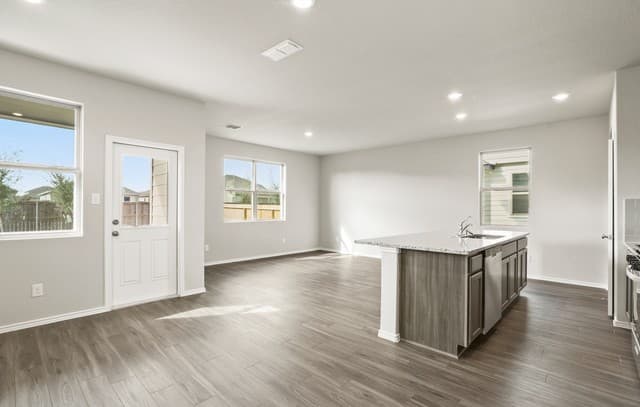 3-bedroom rental at 4951 Blue Ranch in San Antonio, TX — photo 4