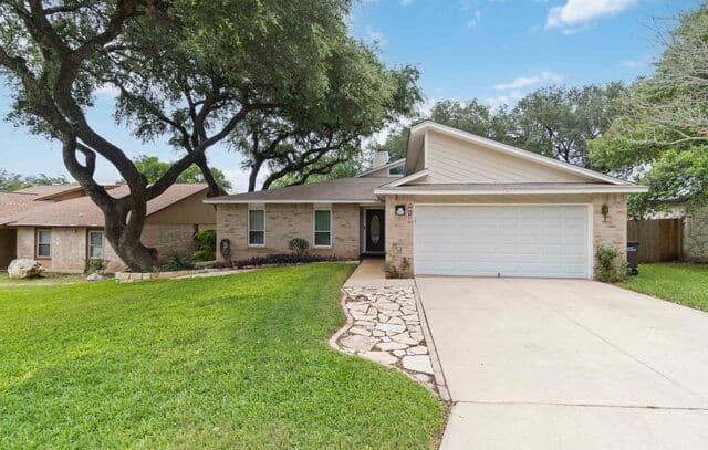 3-bedroom rental at 5614 Timber Hawk in San Antonio, TX — photo 2