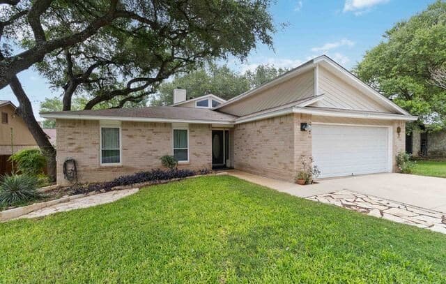 3-bedroom rental at 5614 Timber Hawk in San Antonio, TX — photo 3