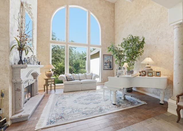 5-bedroom rental at 1806 Far Niente in San Antonio, TX — photo 2
