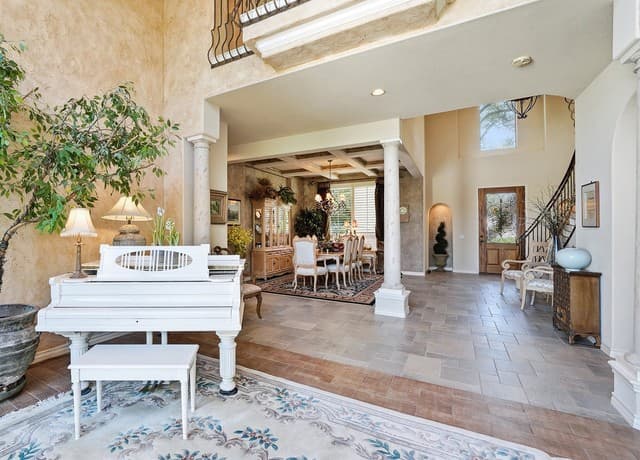 5-bedroom rental at 1806 Far Niente in San Antonio, TX — photo 4