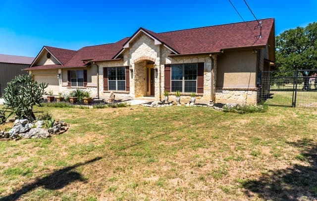 3-bedroom rental at 265 Firewheel Dr in Bandera, TX — photo 2