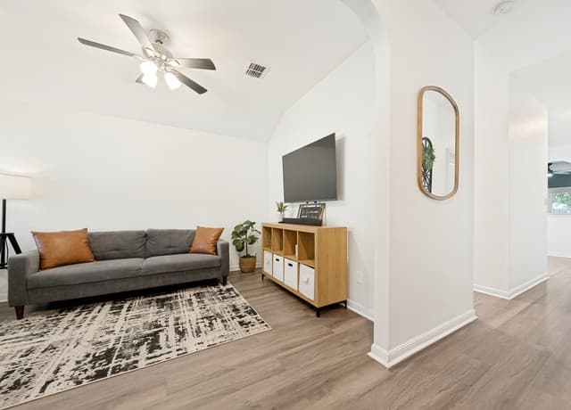 3-bedroom rental at 10831 Colt Chase in San Antonio, TX — photo 3