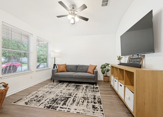 3-bedroom rental at 10831 Colt Chase in San Antonio, TX — photo 4