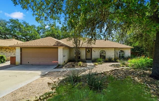3-bedroom rental at 8402 Crooked Sky in San Antonio, TX — photo 2