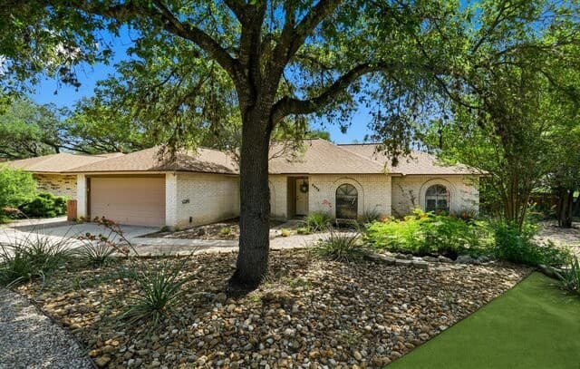 3-bedroom rental at 8402 Crooked Sky in San Antonio, TX — photo 3