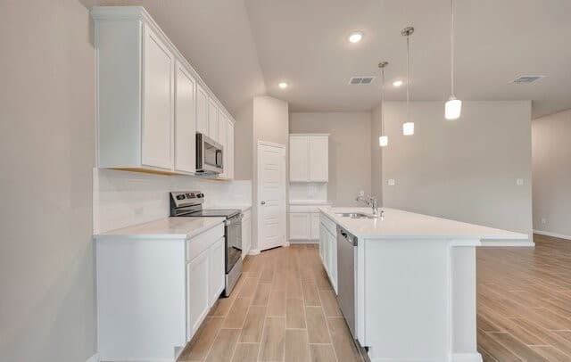 4-bedroom rental at 117 Greeley Drive in Floresville, TX — photo 3